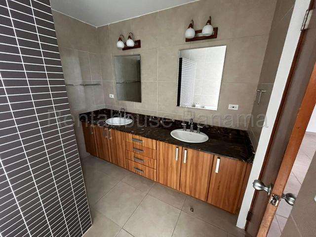Se alquila moderna casa con línea blanca completa en Altos de Panamá 27-7223/GMB - Imagen 17