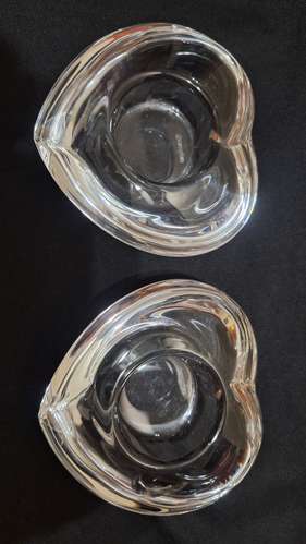 JUEGO DE COMEDOR, JUEGO DE SALA Y CUADROS DE PINTORA NACIONAL