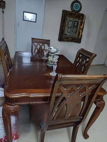 JUEGO DE COMEDOR, JUEGO DE SALA Y CUADROS DE PINTORA NACIONAL