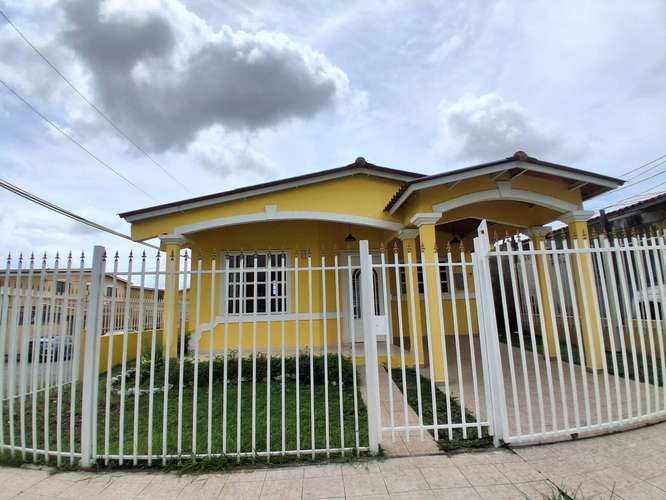 Casa de esquina en alquiler en Altos de la Castellana | 3 recámaras - Imagen 1