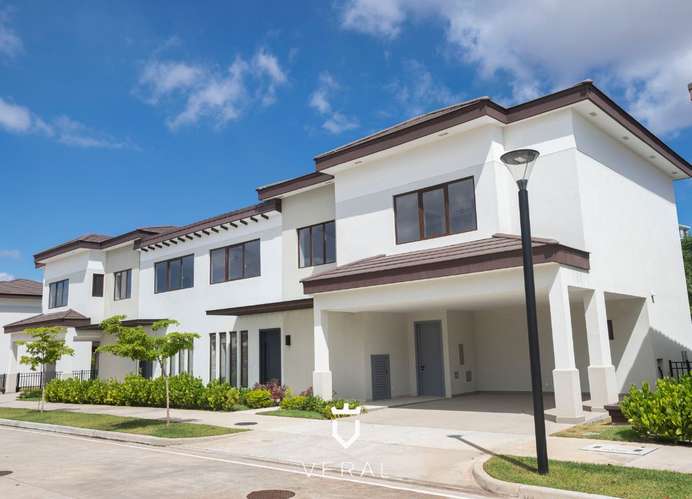 Venta de Casa Nueva en Santa María, Panamá (PRY)