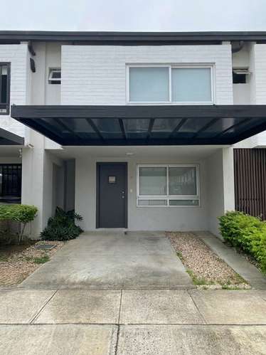 Vendo en Residencial Cerrado El Crisol # 2334 cvd