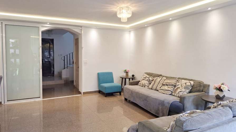 VERSALLES I 4 BEDROOMS I FURNISHED I 2 PARKING SPACES + GATED COMMUNITY