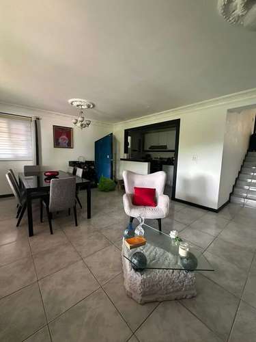 Hermosa Casa de 3 pisos en Residencial Limajo - Imagen 3