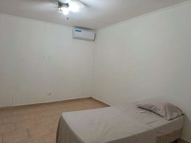 CUARTO! AMPLIO BETHANIA CON AIRE $260 MENSUALES - Imagen 4