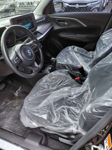2025 Suzuki Swift - 1166 km - Garantia de agencia hasta agosto 2028 - Imagen 9