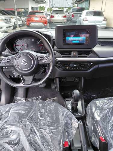 2025 Suzuki Swift - 1166 km - Garantia de agencia hasta agosto 2028 - Imagen 10