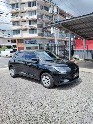2025 Suzuki Swift - 1166 km - Garantía de agencia hasta agosto 2028
