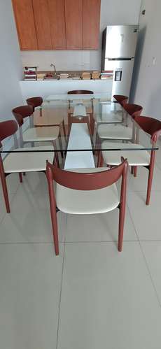 Juego de Comedor Moderno de 8 Sillas – Mesa de Cristal Templado