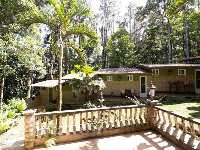 Exclusiva casa campestre en Cerro Azul con 11 dormitorios y vistas a las montañas - Imagen 2