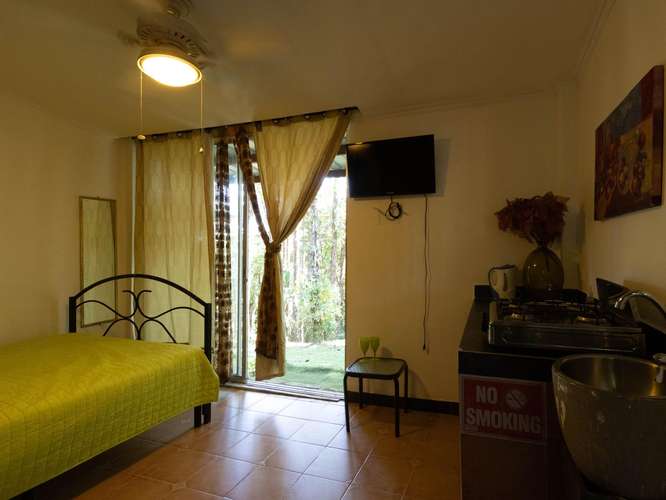 Exclusiva casa campestre en Cerro Azul con 11 dormitorios y vistas a las montañas - Imagen 9