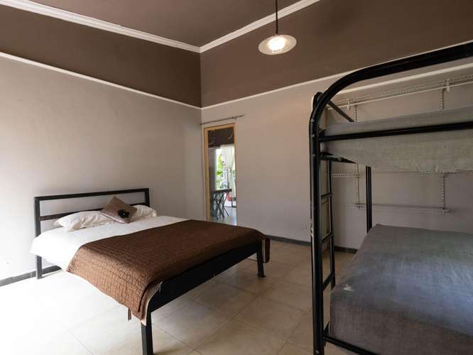 Exclusiva casa campestre en Cerro Azul con 11 dormitorios y vistas a las montañas - Imagen 17