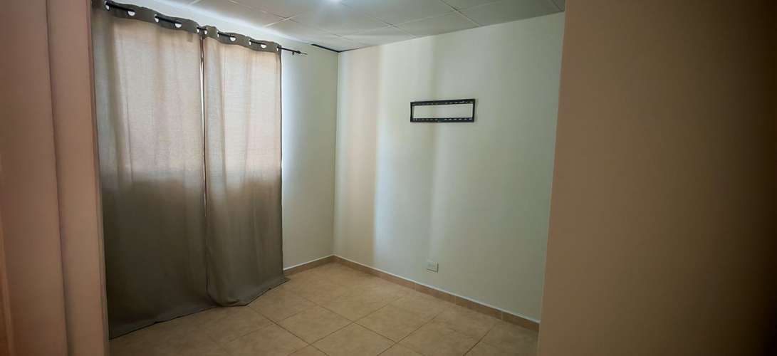 ¡SE ALQUILA HERMOSA CASA! | Incluye Aire Acondicionado, Excelente Ubicación y Seguridad 24/7