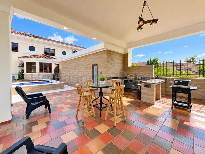Casa en Venta en Clayton. 27-916.