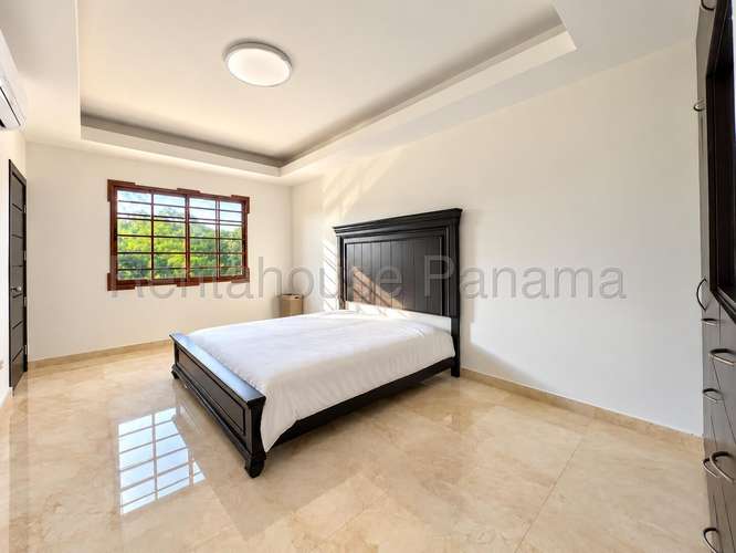 Casa en Venta en Clayton. 27-916.