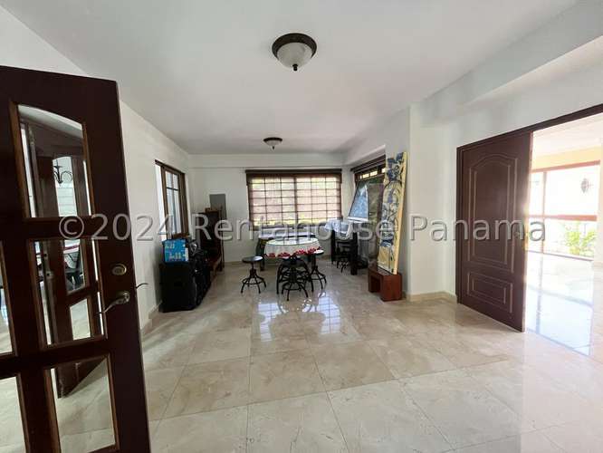 Casa en Venta en Clayton. 27-916.