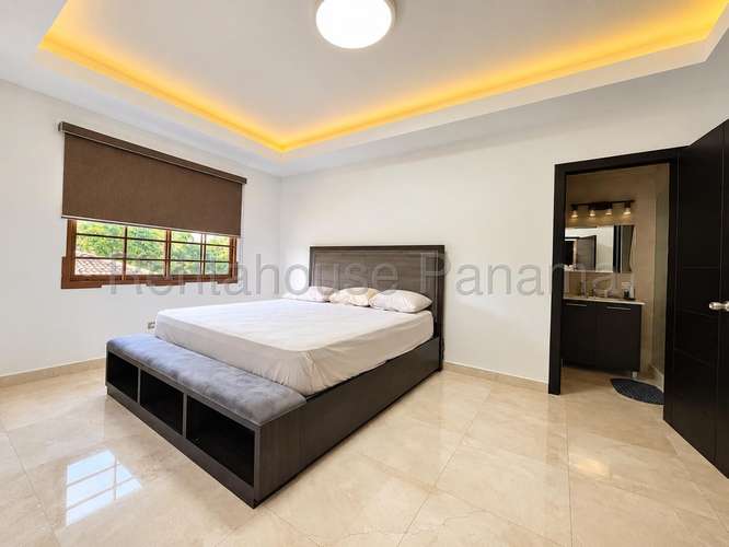 Casa en Venta en Clayton. 27-916.