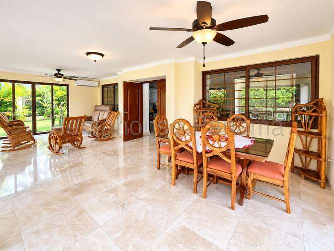 Casa en Venta en Clayton. 27-916.