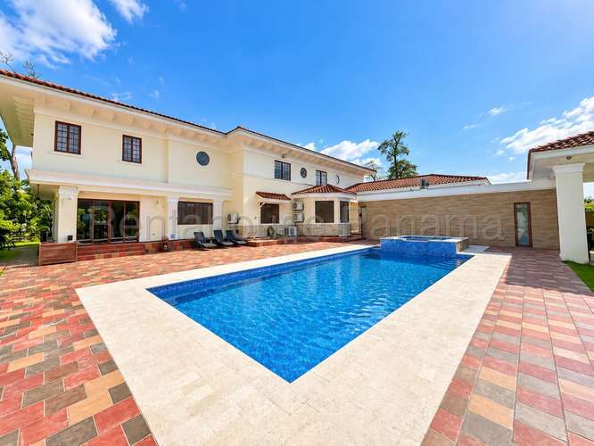 Casa en Venta en Clayton. 27-916.