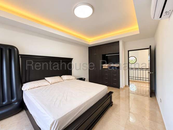 Casa en Venta en Clayton. 27-916.