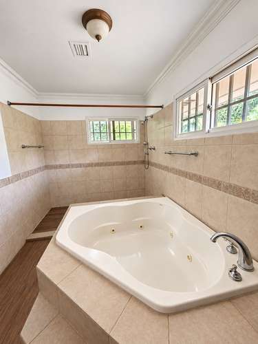 Espaciosa casa en Clayton con amplio jardín/4 recámaras