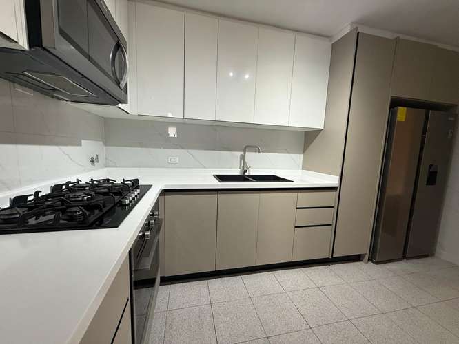 Alquiler de Apartamento en Obarrio – 130 m² | 2 Recámaras + Estudio - C.J. - Imagen 7