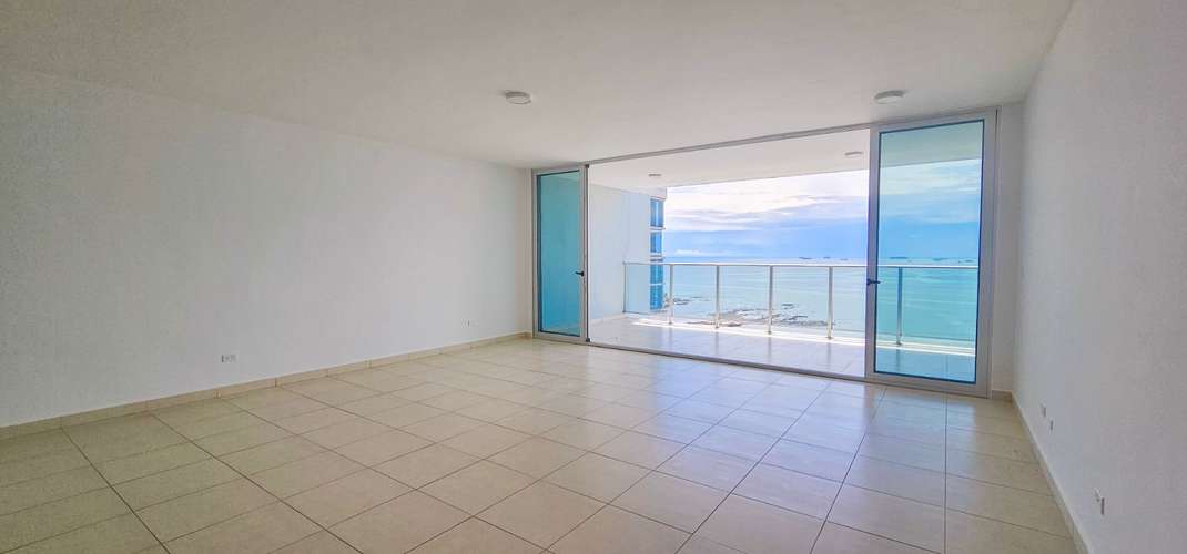 ALQUILER DE APARTAMENTO EN LA AVENIDA BALBOA FRENTE AL MAR