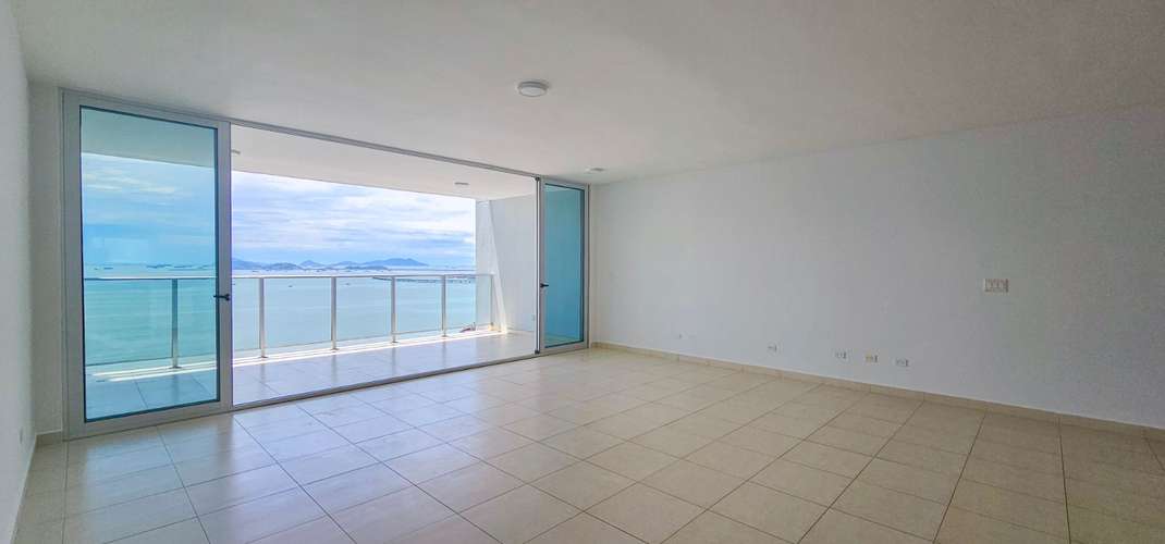 ALQUILER DE APARTAMENTO EN LA AVENIDA BALBOA FRENTE AL MAR