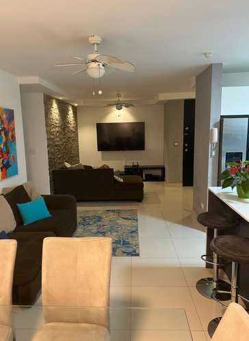 Alquilo apartamento amoblado en Costa Del Este, 3 recamaras, remodelado, 120m2.