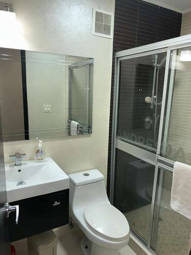 Alquilo apartamento amoblado en Costa Del Este, 3 recamaras, remodelado, 120m2. - Imagen 17