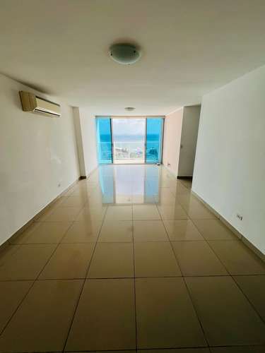 Vendo apartamento en San Francisco, 124m2, 2 recamaras, con Cuarto y baño de empleada, vista al mar.