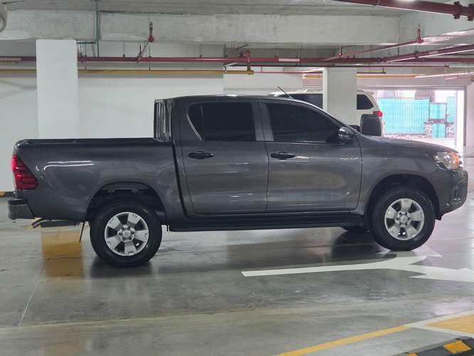 TOYOTA HILUX 2023 74mil km  - Imagen 7