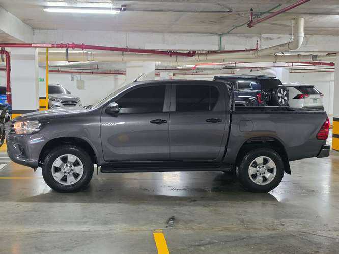 TOYOTA HILUX 2023 74mil km  - Imagen 3
