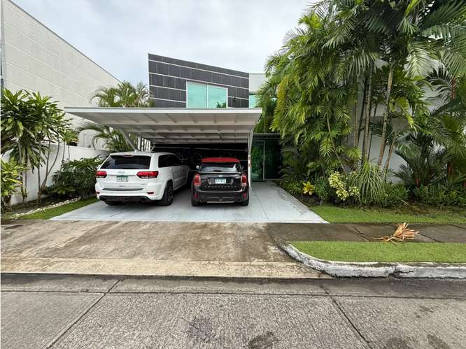 Venta de casa en esquina | Costa esmeralda, Costa Sur