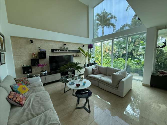 Venta de casa en esquina | Costa esmeralda, Costa Sur