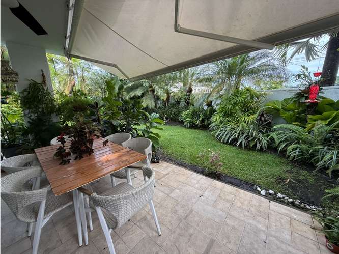 Venta de casa en esquina | Costa esmeralda, Costa Sur