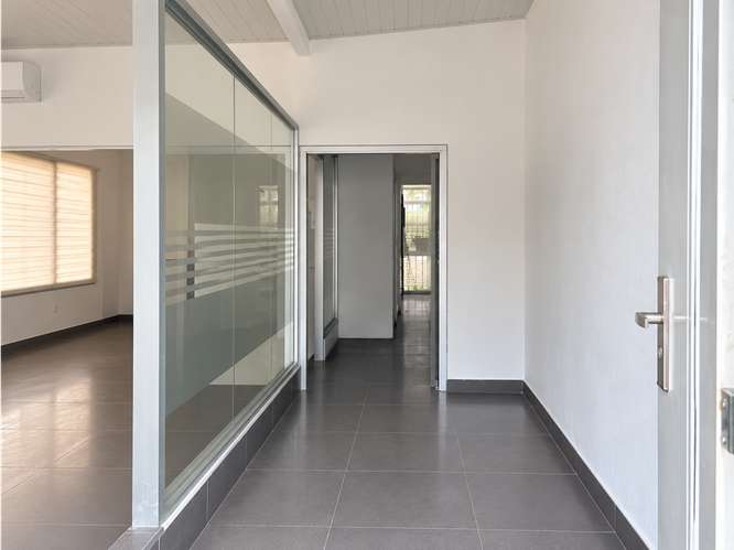 CASA EN ALQUILER EN VÍA PORRAS | PARA VIVIENDA  U OFICINAS-MZ - Imagen 6