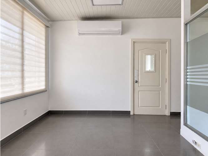 CASA EN ALQUILER EN VÍA PORRAS | PARA VIVIENDA  U OFICINAS-MZ - Imagen 7
