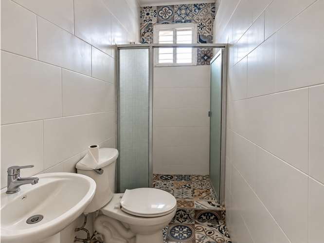 CASA EN ALQUILER EN VÍA PORRAS | PARA VIVIENDA  U OFICINAS-MZ - Imagen 15