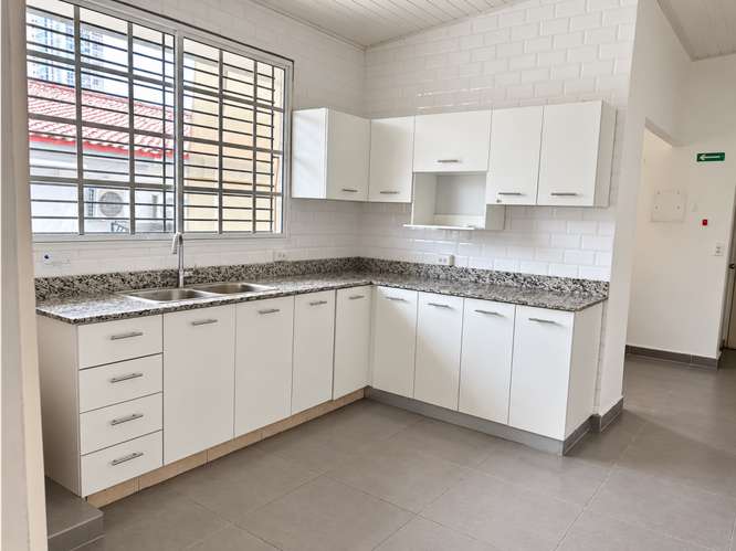 CASA EN ALQUILER EN VÍA PORRAS | PARA VIVIENDA  U OFICINAS-MZ - Imagen 4