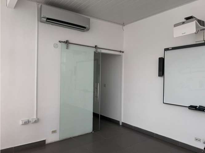 CASA EN ALQUILER EN VÍA PORRAS | PARA VIVIENDA  U OFICINAS-MZ - Imagen 13