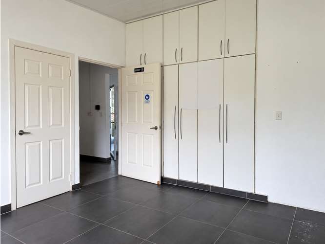 CASA EN ALQUILER EN VÍA PORRAS | PARA VIVIENDA  U OFICINAS-MZ - Imagen 10