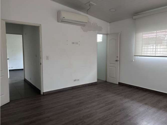 CASA EN ALQUILER EN VÍA PORRAS | PARA VIVIENDA  U OFICINAS-MZ - Imagen 12