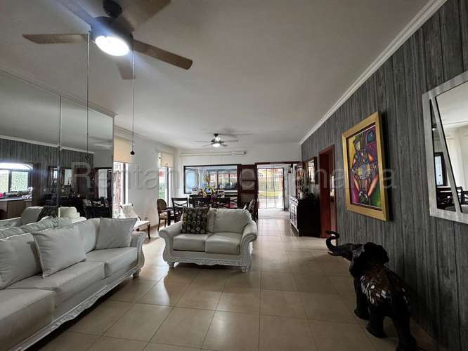 Vendo Casa de 392m2 en Costa Sur El Doral 27-1140SRZ