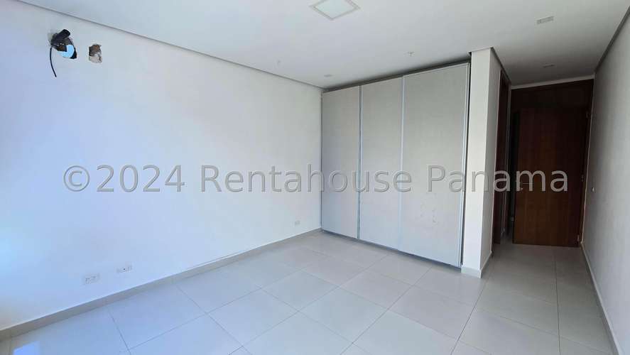 Vendo Apartamento de 195m2 en Marbella 27-3031SRZ