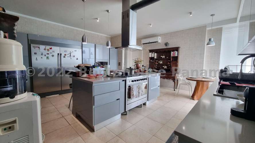 Apartamento en Venta en Punta Pacifica Frente al Mar 582.17 m² LR