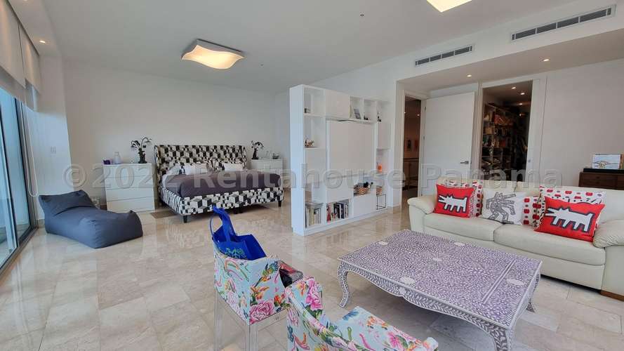 Apartamento en Venta en Punta Pacifica Frente al Mar 582.17 m² LR