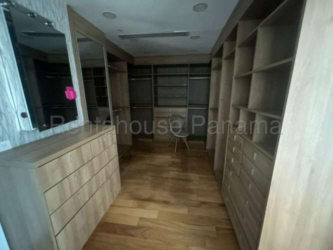 Apartamento en Venta en Punta Pacifica Frente al Mar 605 m² LR