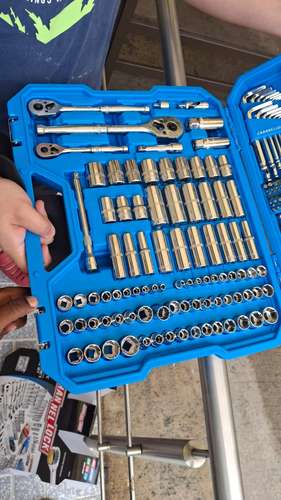 Juego de herramienta de 225 piezas nuevas 