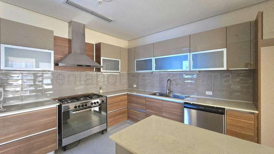 Se Vende Apartamento en Marbella LA27-3063